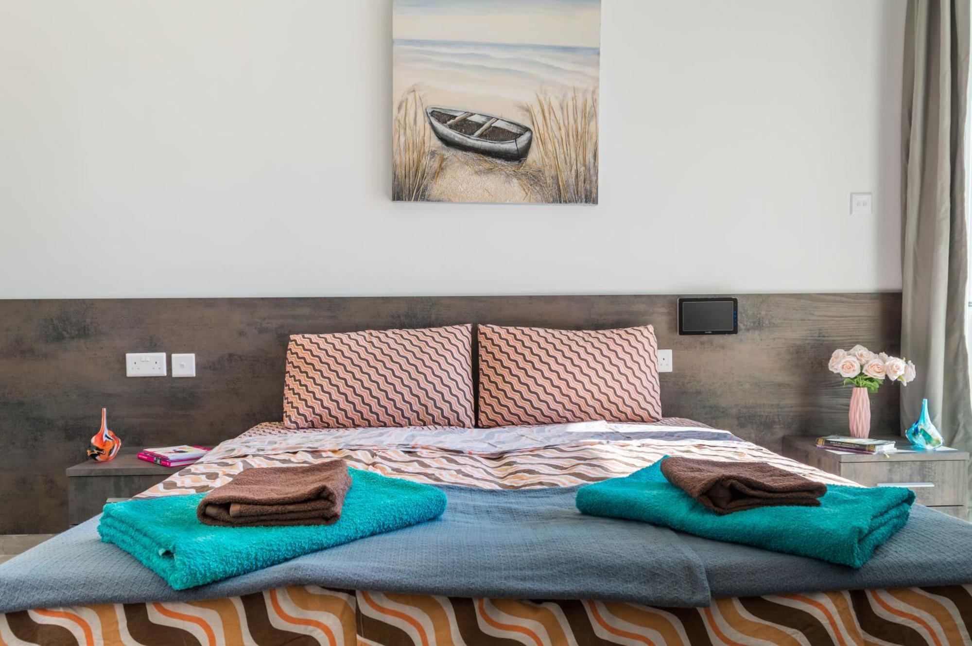 Brand New Apartment 3Bdr 2 Bth H7 Сейнт Полс Бей Екстериор снимка