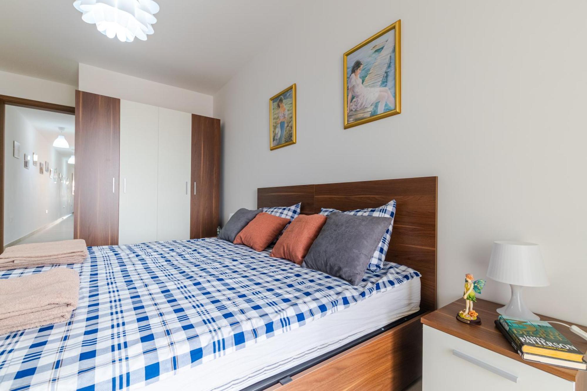 Brand New Apartment 3Bdr 2 Bth H7 Сейнт Полс Бей Екстериор снимка
