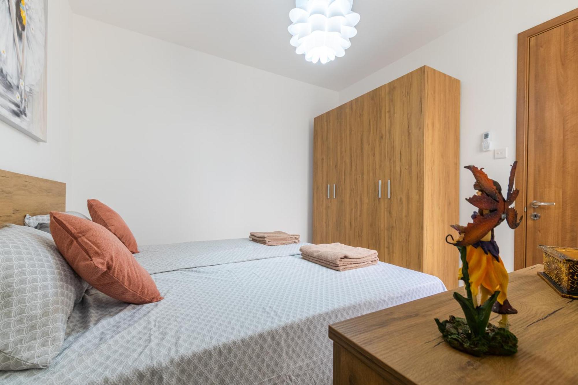 Brand New Apartment 3Bdr 2 Bth H7 Сейнт Полс Бей Екстериор снимка